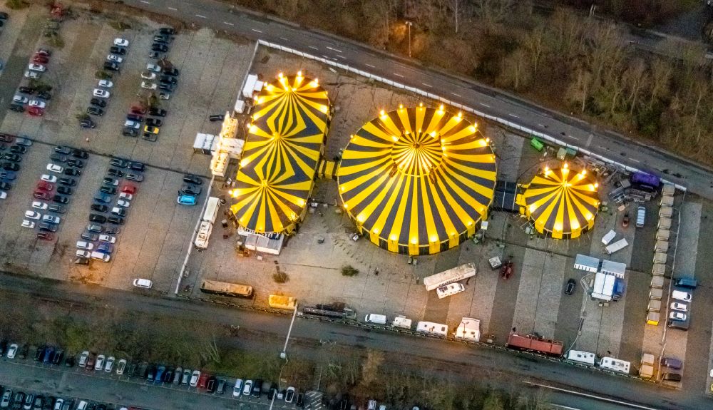 Aerial photograph Duisburg - Circus tent domes of the circus Circus Flic Flac in the district Dellviertel in Duisburg at Ruhrgebiet in the state North Rhine-Westphalia, Germany