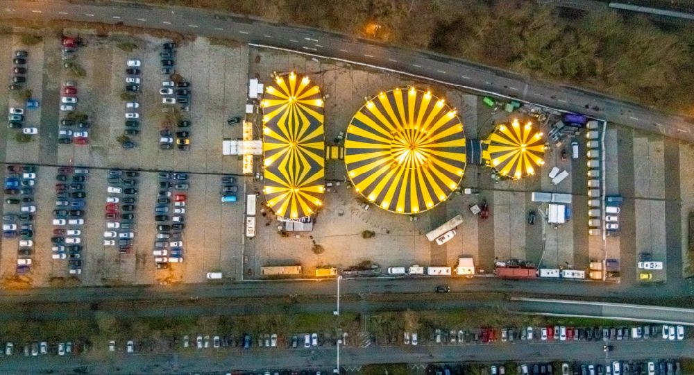Duisburg from above - Circus tent domes of the circus Circus Flic Flac in the district Dellviertel in Duisburg at Ruhrgebiet in the state North Rhine-Westphalia, Germany