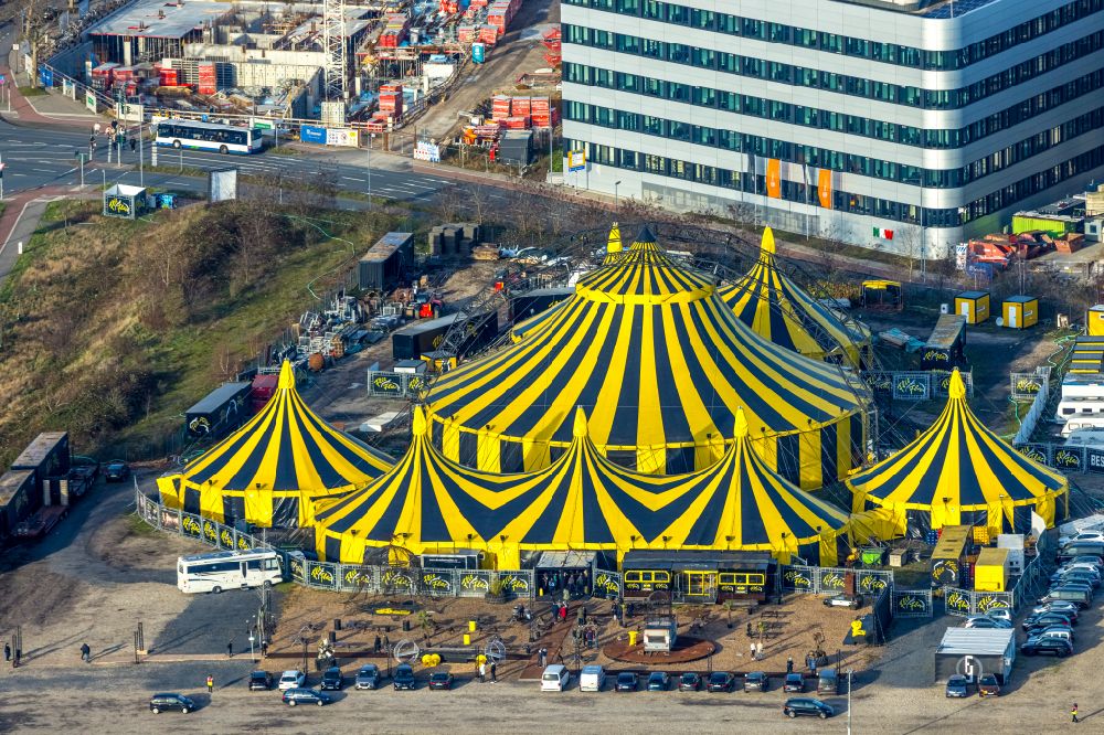 Duisburg from the bird's eye view: Circus tent domes of the circus Circus Flic Flac in the district Dellviertel in Duisburg at Ruhrgebiet in the state North Rhine-Westphalia, Germany