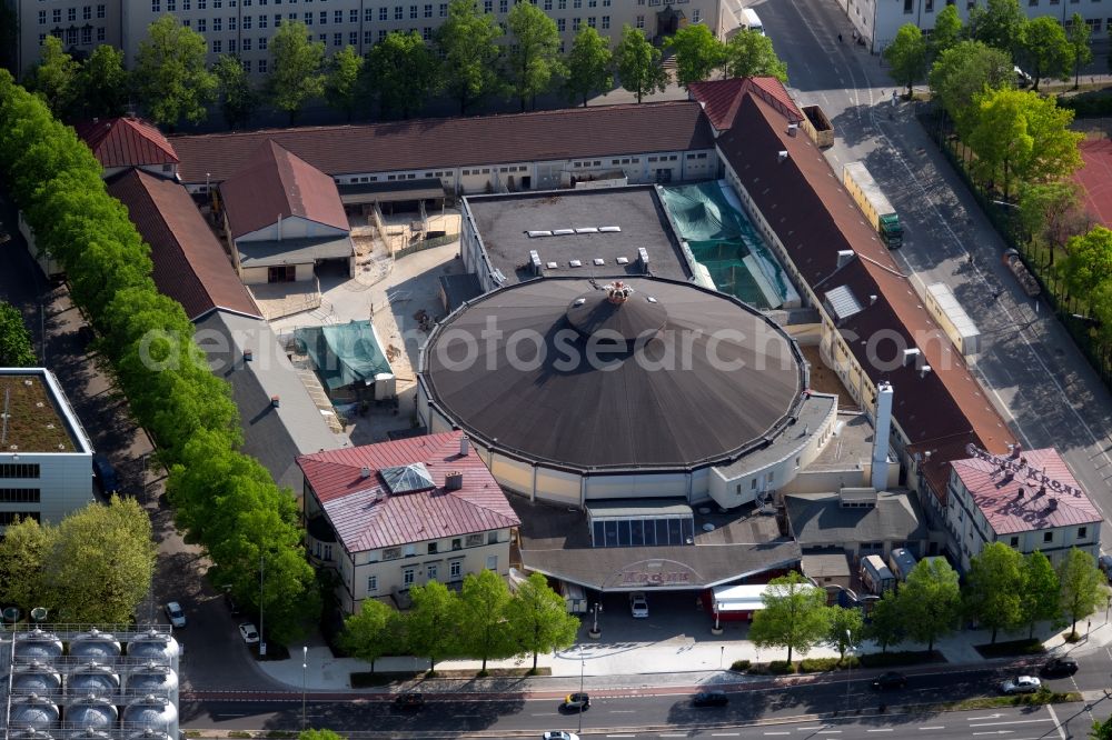 Aerial image München - Circus tent domes of the circus - building Kronebau of the Circus Krone GmbH & Co. Betriebs-KG Zirkus-Krone-Strasse - Marsstrasse in the district Maxvorstadt in Munich in the state Bavaria, Germany