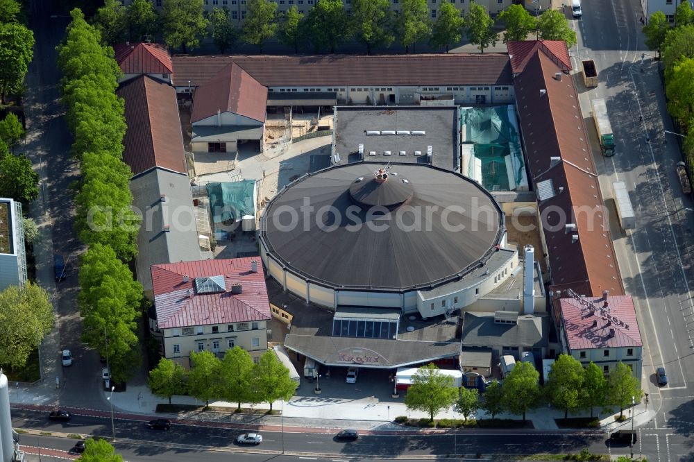 Aerial photograph München - Circus tent domes of the circus - building Kronebau of the Circus Krone GmbH & Co. Betriebs-KG Zirkus-Krone-Strasse - Marsstrasse in the district Maxvorstadt in Munich in the state Bavaria, Germany