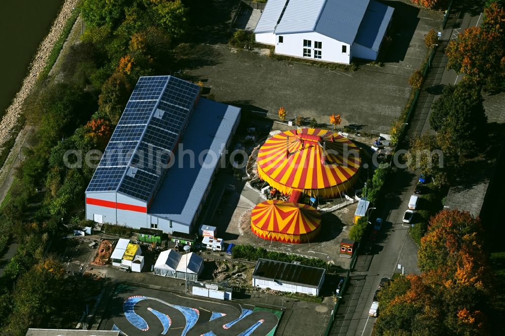 Mannheim from the bird's eye view: Circus tent domes of the circus of Kinder- & Jugendzirkus Paletti e.V. Im Pfeifferswoerth in the district Oststadt in Mannheim in the state Baden-Wuerttemberg, Germany