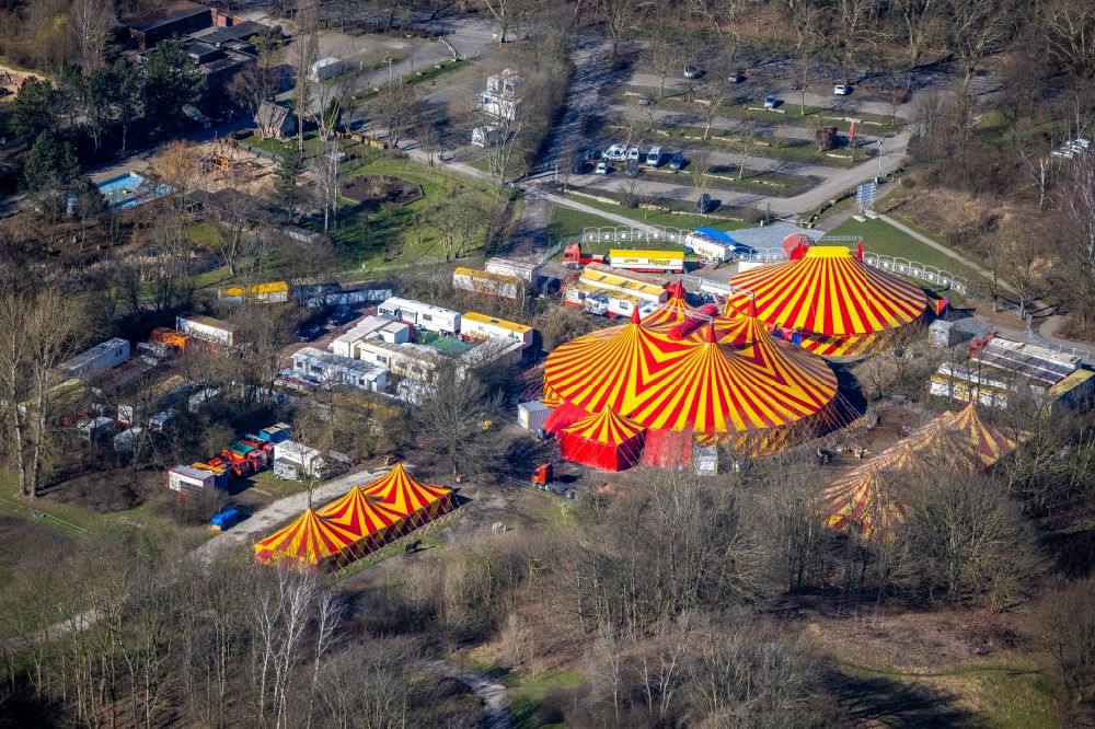 Aerial image Gelsenkirchen - Circus tent domes of the circus Probst in the district Feldmark in Gelsenkirchen at Ruhrgebiet in the state North Rhine-Westphalia, Germany