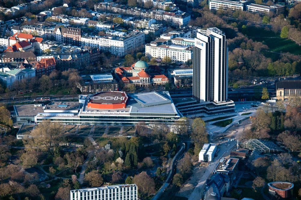 Hamburg from above - Congress Center ( CCH ) on High-rise building of the hotel complex Radisson Blu on Marseiller Strasse in the district Sankt Pauli in Hamburg, Germany