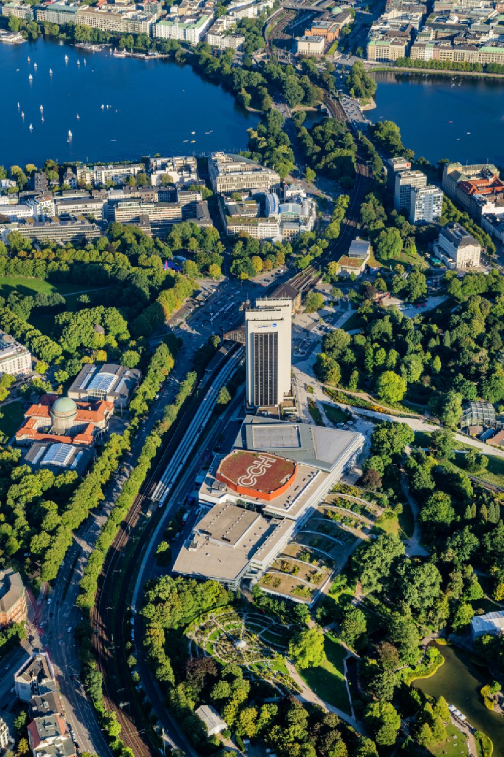 Aerial image Hamburg - Congress Center ( CCH ) on High-rise building of the hotel complex Radisson Blu on Marseiller Strasse in Hamburg, Germany