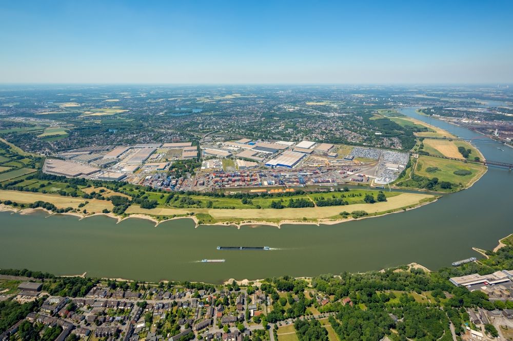 Aerial photograph Duisburg - Building complex and grounds of DIT Duisburg Intermodal Terminal in the logistics center logport on the left riverbank of the Rhine in Duisburg in the state of North Rhine-Westphalia. The center is part of the harbour duisport and located in the Rheinhausen part of Duisburg