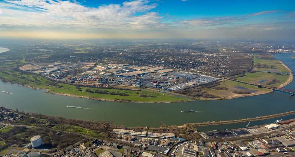 Aerial image Duisburg - Building complex and grounds of DIT Duisburg Intermodal Terminal in the logistics center logport on the left riverbank of the Rhine in Duisburg in the state of North Rhine-Westphalia. The center is part of the harbour duisport and located in the Rheinhausen part of Duisburg