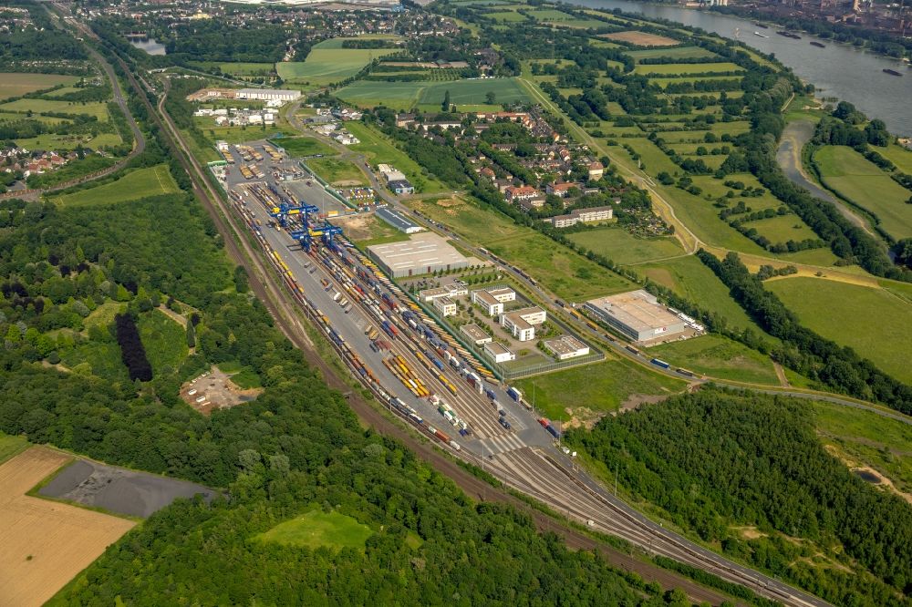 Aerial photograph Duisburg - Container terminal center in the district Hohenbudberg in Duisburg in the state North Rhine-Westphalia, Germany