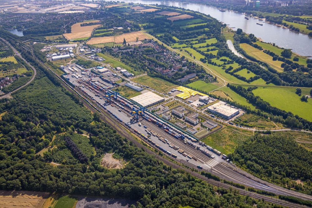 Duisburg from the bird's eye view: Container terminal center in the district Hohenbudberg in Duisburg in the state North Rhine-Westphalia, Germany