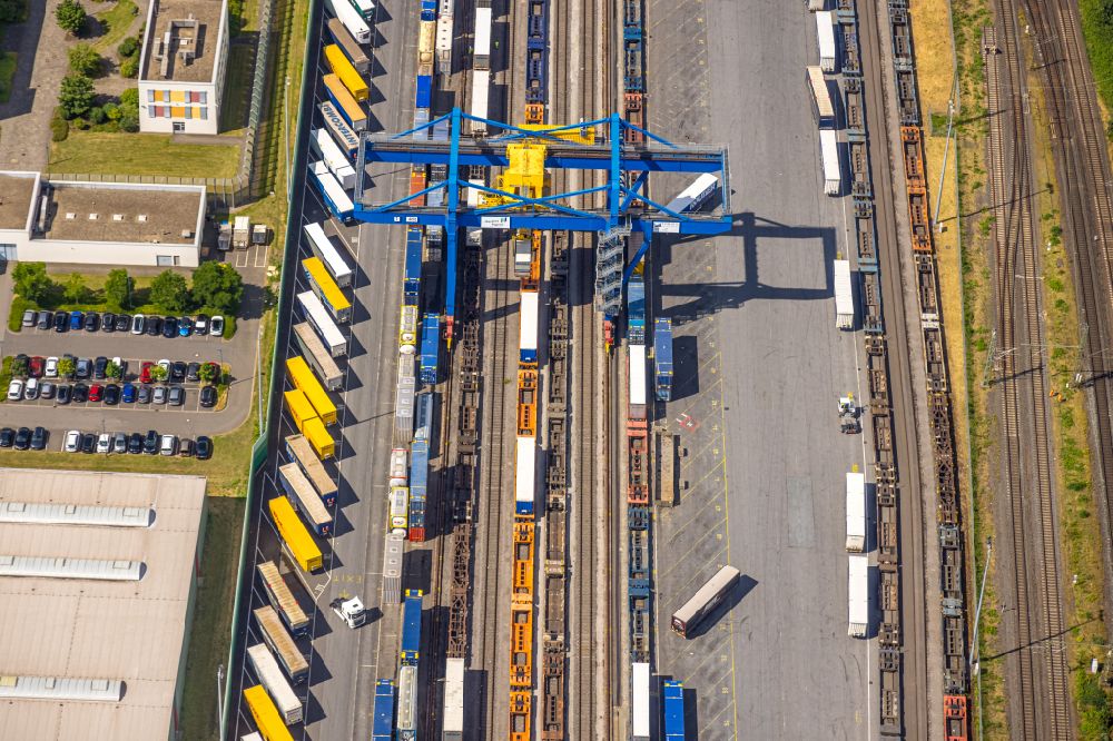 Duisburg from the bird's eye view: Container terminal center in the district Rheinhausen in Duisburg in the state North Rhine-Westphalia, Germany