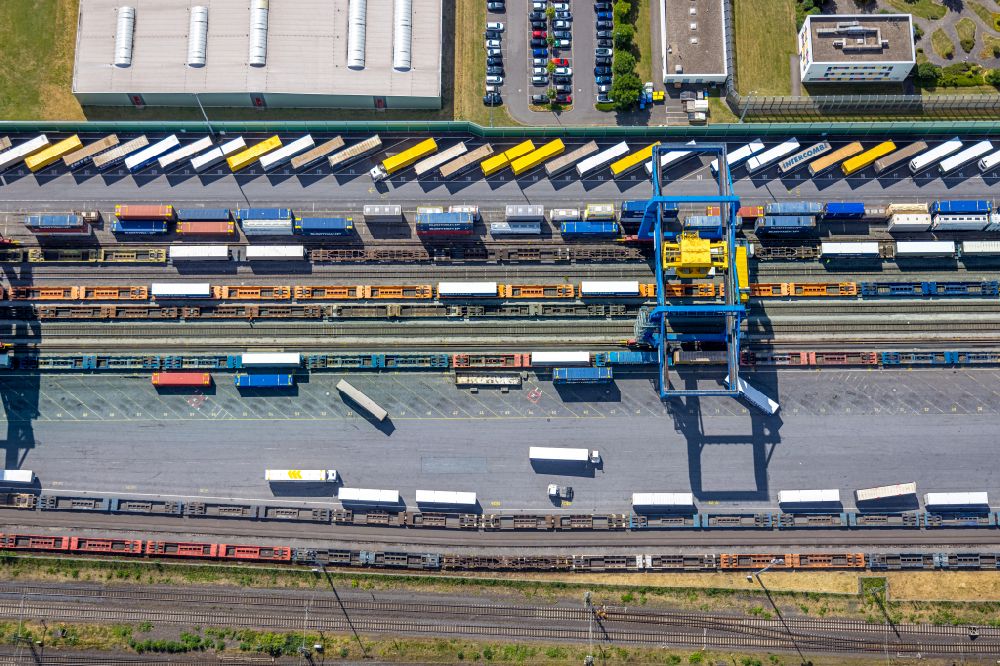 Aerial photograph Duisburg - Container terminal center in the district Rheinhausen in Duisburg in the state North Rhine-Westphalia, Germany