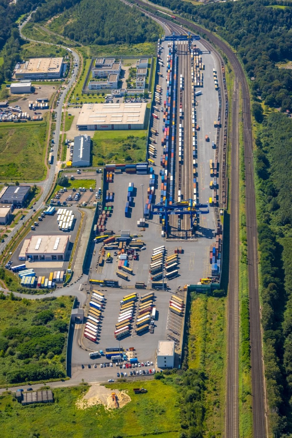 Duisburg from the bird's eye view: Container terminal center in Duisburg at Ruhrgebiet in the state North Rhine-Westphalia, Germany