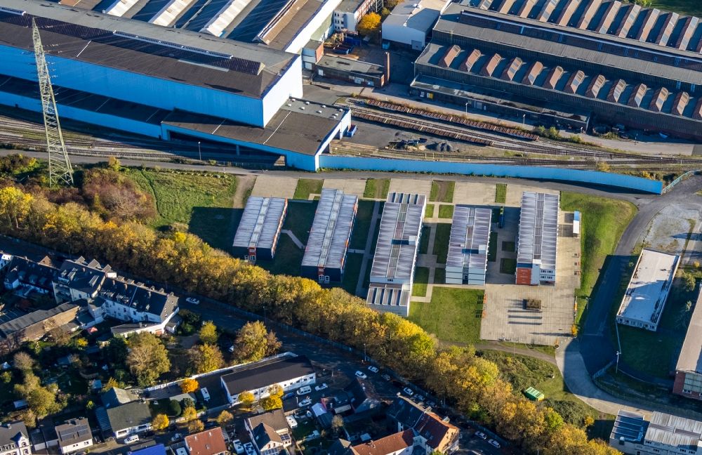 Aerial photograph Mülheim an der Ruhr - Container buildings of the University of Applied Sciences for police and public administration Nordrhein-Westfalen between Duemptener Strasse and Industriestrasse in Muelheim on the Ruhr in the state North Rhine-Westphalia, Germany