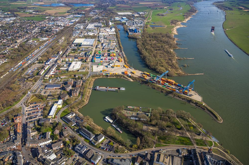 Aerial photograph Emmerich am Rhein - Container terminal Rhein-Waal-Terminal of the inland port in Emmerich am Rhein in the state of North Rhine-Westphalia, Germany