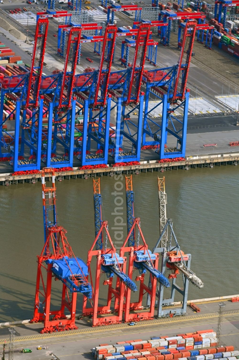Hamburg from the bird's eye view: Container Terminal in the port of the international port of the EUROGATE Container Terminal Hamburg GmbH in Hamburg