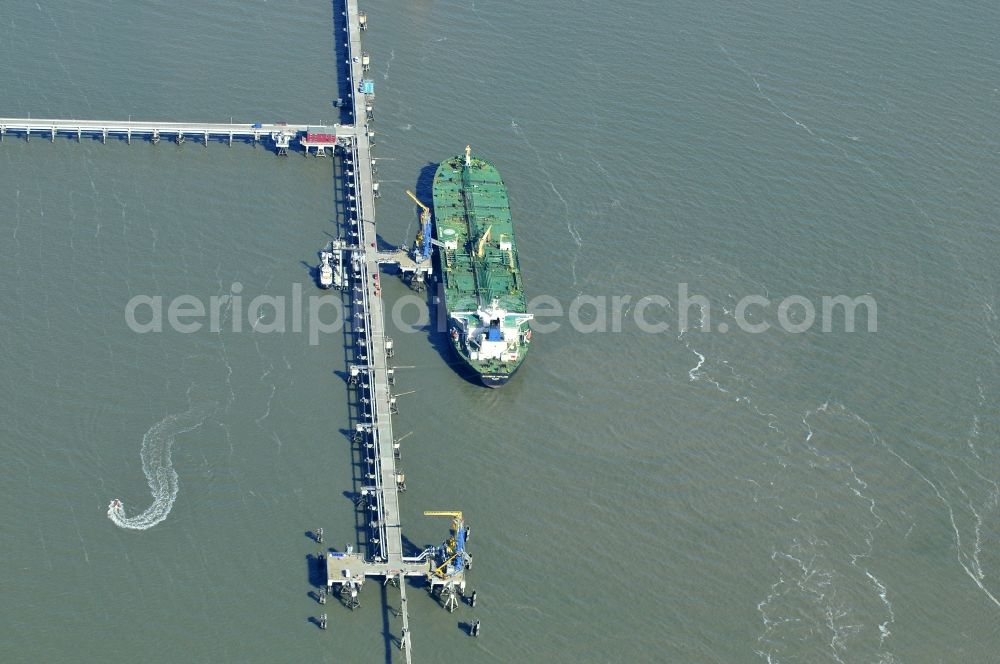 Aerial photograph Wilhelmshaven - Container Terminal in the port of the international port of Jade Weser Port ( JWP ) on the North Sea in Wilhelmshaven in the state Lower Saxony, Germany