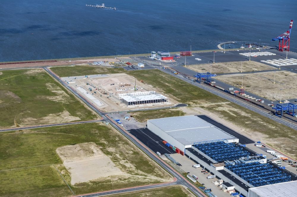 Aerial photograph Wilhelmshaven - Container Terminal in the port of the international port of Jade Weser Port ( JWP ) on the North Sea in Wilhelmshaven in the state Lower Saxony, Germany