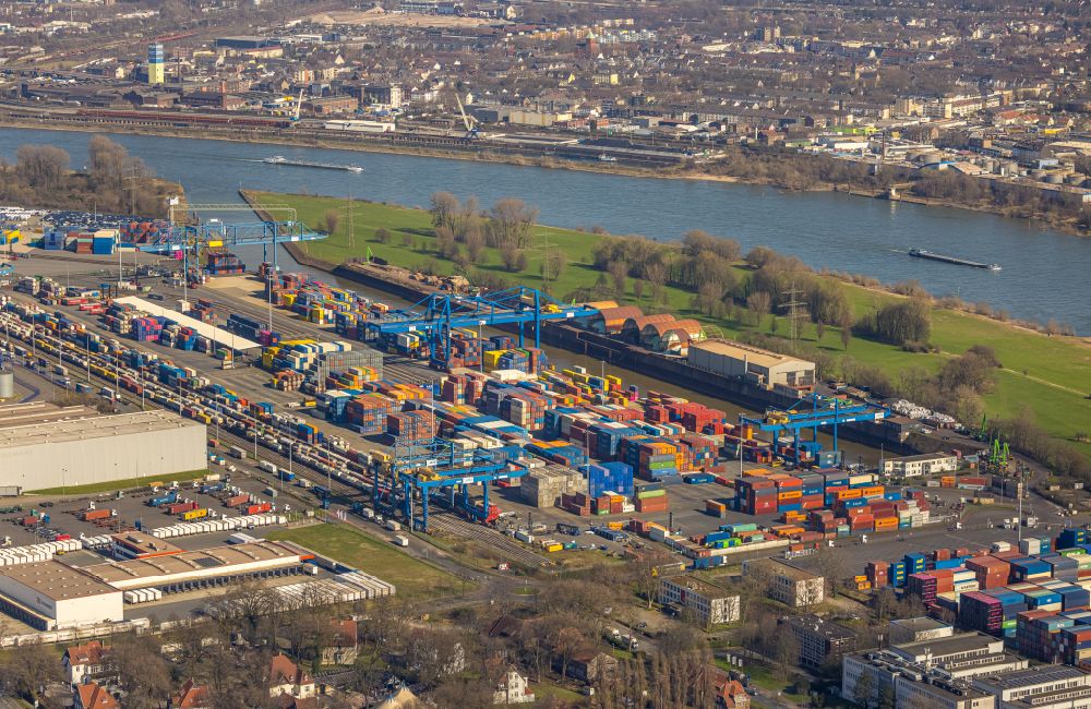 Aerial photograph Duisburg - of the container terminal in the container port of the inland port of the river Rhein during floods of DIT Duisburg Intermodal Terminal GmbH on Gaterweg in the district of Friemersheim in Duisburg in the state North Rhine-Westphalia, Germany