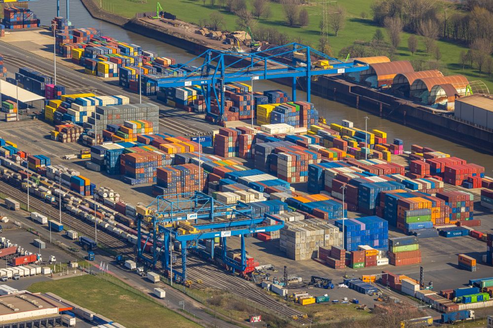 Duisburg from the bird's eye view: of the container terminal in the container port of the inland port of the river Rhein during floods of DIT Duisburg Intermodal Terminal GmbH on Gaterweg in the district of Friemersheim in Duisburg in the state North Rhine-Westphalia, Germany