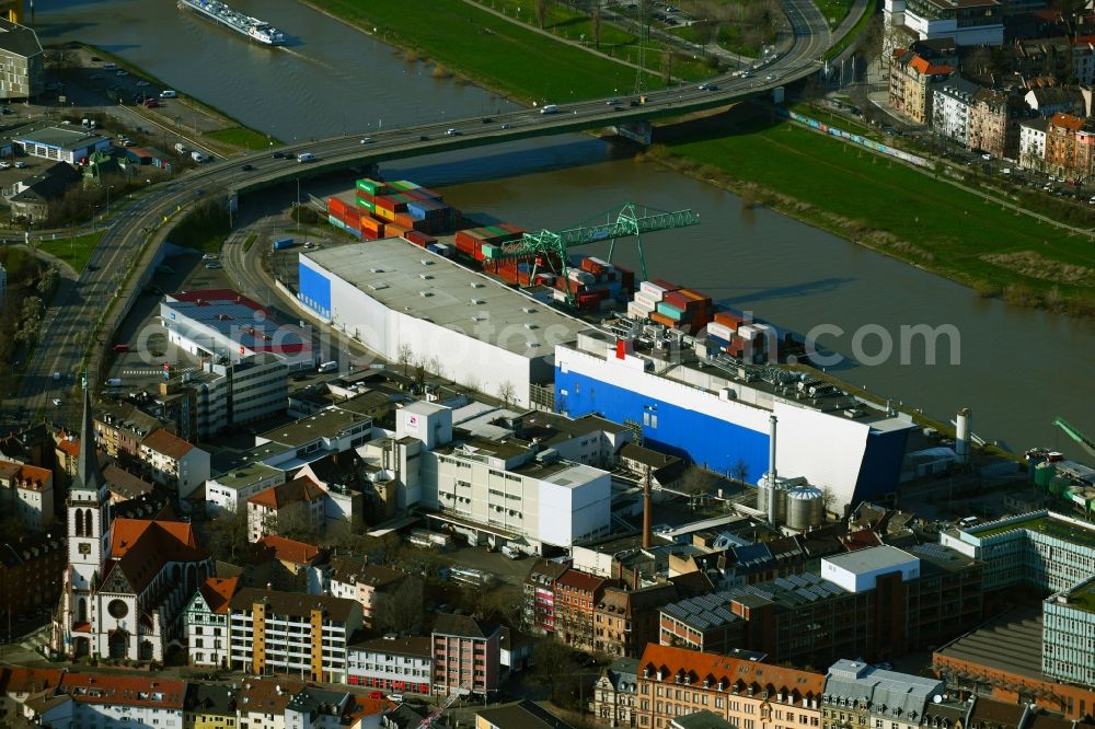 Mannheim from the bird's eye view: Container Terminal in the port of the inland port Am Salzkai in the district Muehlauhafen in Mannheim in the state Baden-Wuerttemberg, Germany