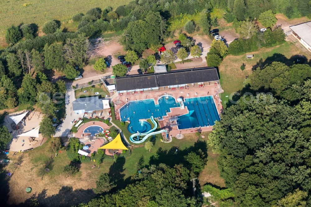 Aerial photograph Kandel - Only a few guests on the Waterslide on Swimming pool of the Waldschwimmbad Kandel due to the Corona-Pandemic in Kandel in the state Rhineland-Palatinate, Germany