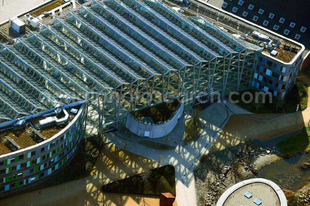 Aerial photograph Dessau - Ecological roof structure on the administration building of the state authority UBA Federal Environment Agency in Dessau in the state Saxony-Anhalt, Germany