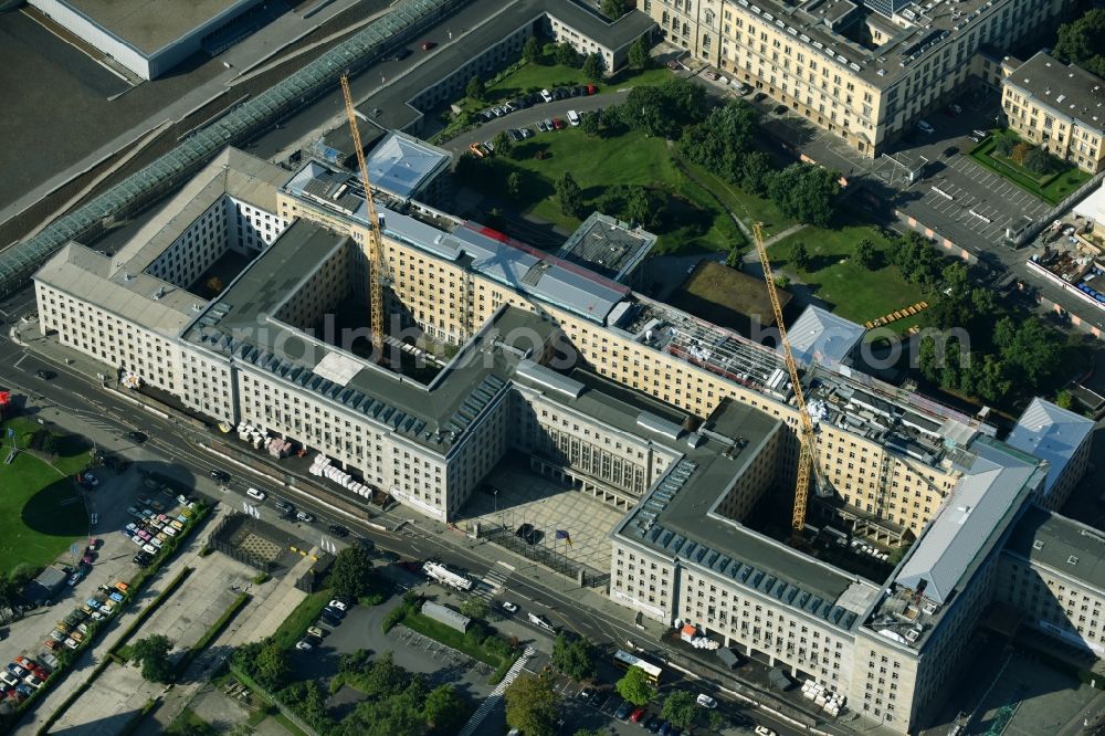 Berlin from the bird's eye view: Construction site on the roof of Federal Ministry of Finance, former Reich Air Transport Ministry / Ministry of Aviation and after the House of Ministeries of the GDR, in the Detlev-Rohwedder Building