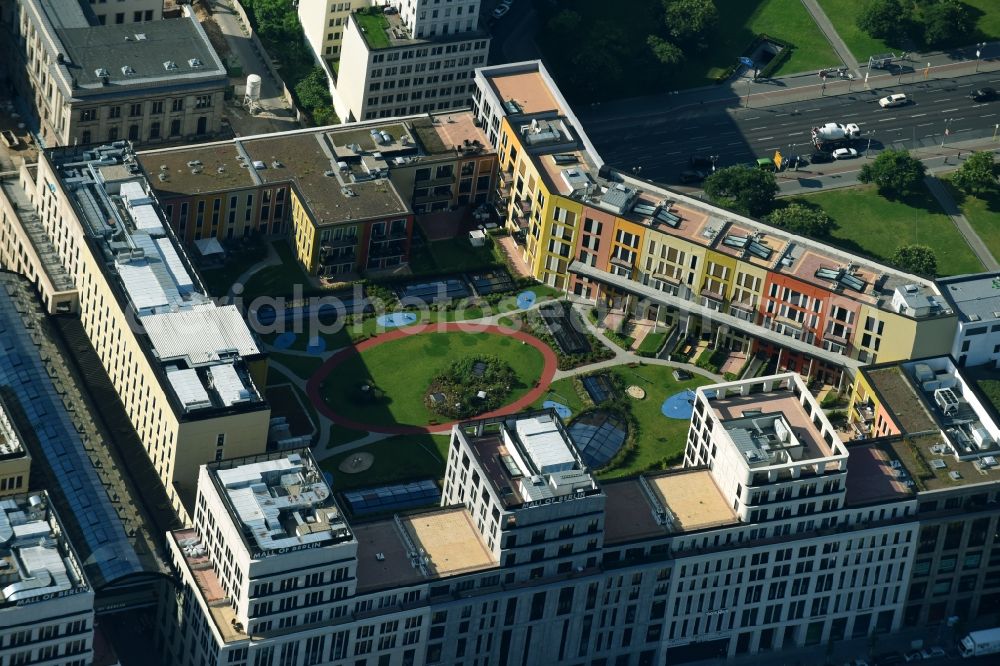 Aerial image Berlin - Roof horticulture landscape on the LP12 Mall of Berlin building on the site Wertheim at Leipziger Platz 12 in Berlin-Mitte