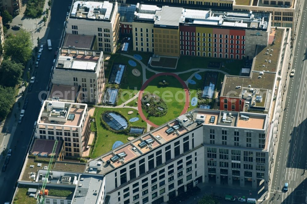 Aerial photograph Berlin - Roof horticulture landscape on the LP12 Mall of Berlin building on the site Wertheim at Leipziger Platz 12 in Berlin-Mitte