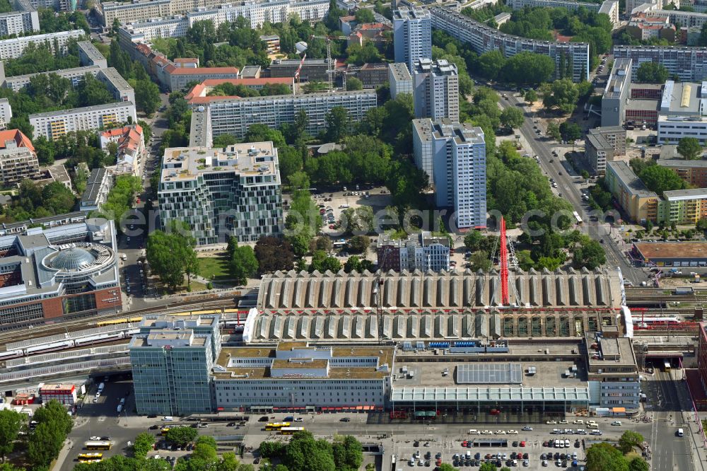 Berlin from above - Track layout and roof renovation at the station building of the Deutsche Bahn Ostbahnhof on Koppenstrasse in the district of Friedrichshain in Berlin, Germany