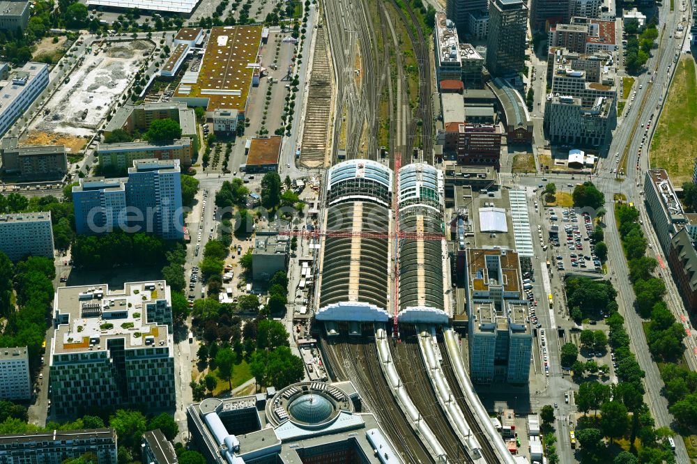 Aerial image Berlin - Track layout and roof renovation at the station building of the Deutsche Bahn Ostbahnhof on Koppenstrasse in the district of Friedrichshain in Berlin, Germany