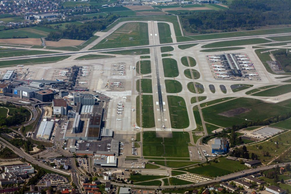 Aerial photograph Zürich - View at the dispatch building and the runway 10/28, which is one of three landing and starting runways of Zürich airport