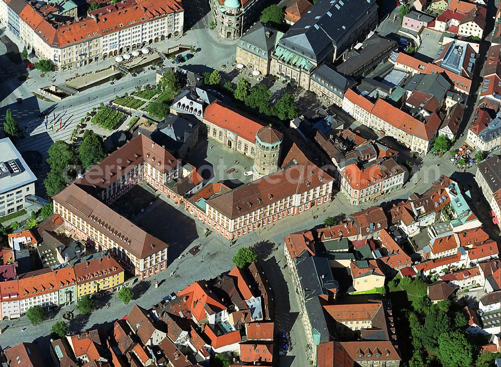 Aerial image Bayreuth - Das Alte Schloss an der Maximilianstraße in der Altstadt von Bayreuth. Es wurde im 13. Jahrhundert errichtet und nach seiner Zerstörung im Zweiten Weltkrieg in den 50er Jahren wiederaufgebaut. The Old Castle at the Maximilianstrasse in the histroic dstrict of Bayreuth.