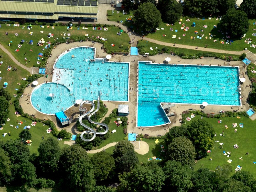 Aerial image Tübingen - The swimming pool in Tübingen in the state of Baden-Württemberg. The outdoor facilities consist of a sport pool, a threefold children's pool and a water slide. Swimmers and visitors also make use of the extensive green areas to sunbathe