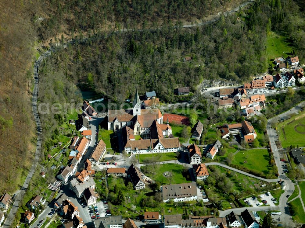 Blaubeuren from the bird's eye view: The monastery of Blaubeuren in Blaubeuren monastery was founded in 1085 by the Benedictine order in the immediate vicinity of the blue cup, which fell after the Reformation to the Württemberg dukes and evangelical seminar. Today, the late medieval monastery buildings are used as a gymnasium