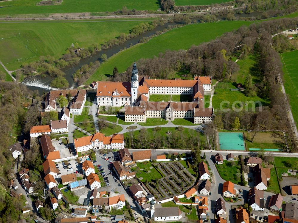 Aerial photograph Obermarchtal - The monastery Obermarchtal in the borough of Obermarchtal in the state of Baden-Württemberg. Originally built in the 8th century, it was the site of witch hunts and trials from the 16th century onwards. Today, it the site with its wall, its church St. Peter and Paul is used by the academy for teachers Obermarchtal of the diocese Rottenburg-Stuttgart. Its courtyard is the site of the exhibition windows of Marchtal - new art. Apart from this, it is also home to a gymnasium and high school