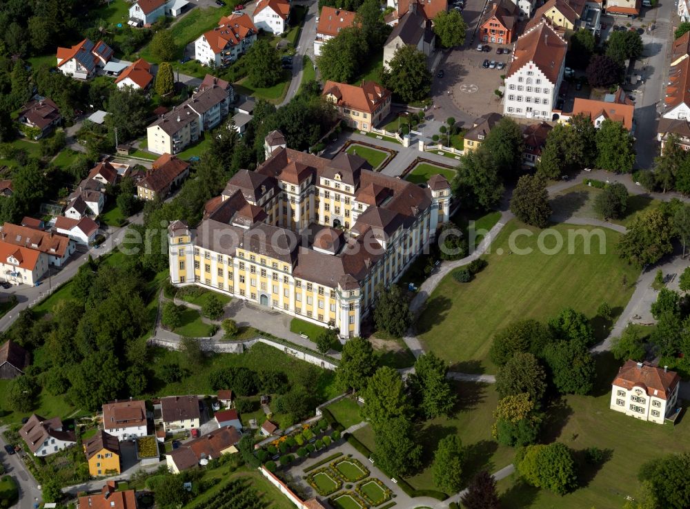 Tettnang from the bird's eye view: The New Castle in Tettnang in the state of Baden-Württemberg. It is one of three castles and palaces in the city and is recognized as one of the most beautiful castles in the Upper Swabia region. It was built in the typical baroque style and is open for visitors