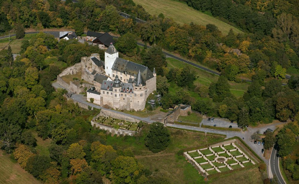 Mayen from the bird's eye view: The castle Bürresheim stands in the Northwest of Mayen on a rocky outcrop in Nettetal. Bürresheim was built in the 12th century by its then owners, the noble and free Eberhard Mettfried. Today it is open for tours