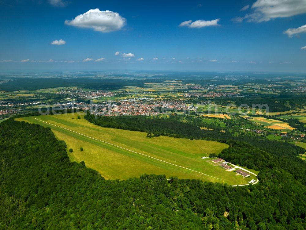 Aerial photograph Mössingen - The glider compound and areal Farrenberg in Mössingen in the state of Baden-Württemberg. The gliding and motor flight airfield is in use by the aviation clubs FSV Mössingen and FSV Tübingen. It is also the site of a yearly aviation show
