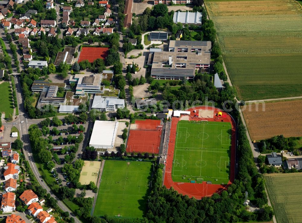 Aerial photograph Marbach - The stadium Am Leiselstein in Marbach am Neckar in the state of Baden-Württemberg. The sporting grounds are mainly used by the local football and athletics club. They consist of a classical athletics stadium, football pitches and a tennis court