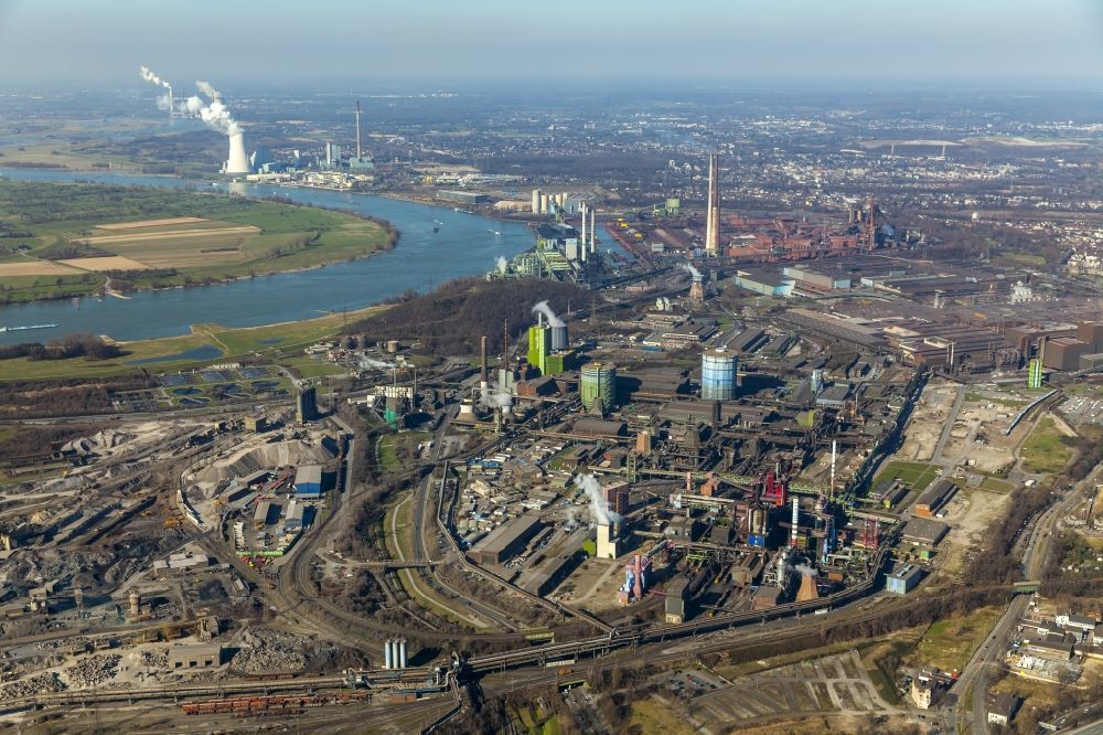 Aerial image Duisburg OT Bruckhausen - View at the steel plant of ThyssenKrupp AG in Duisburg croup, the district Bruckhausen, in North Rhine-Westphalia