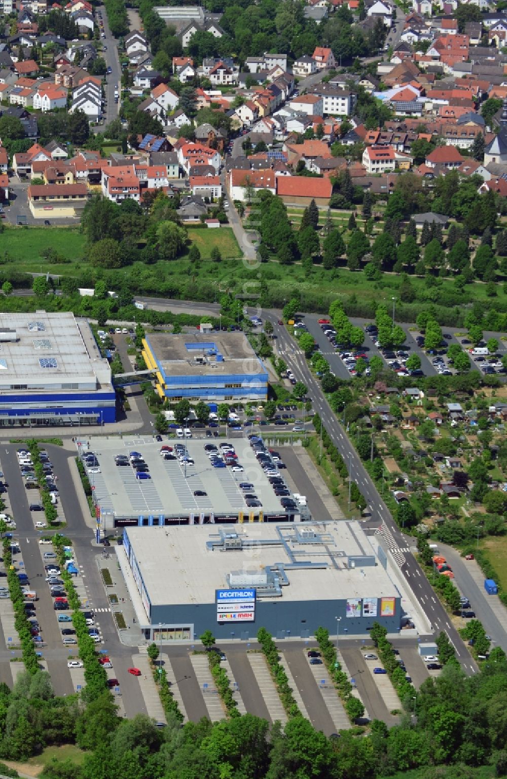 Hofheim am Taunus from above - Decathlon expert - klein and Spiele Max - offices in Hofheim am Taunus in Hesse