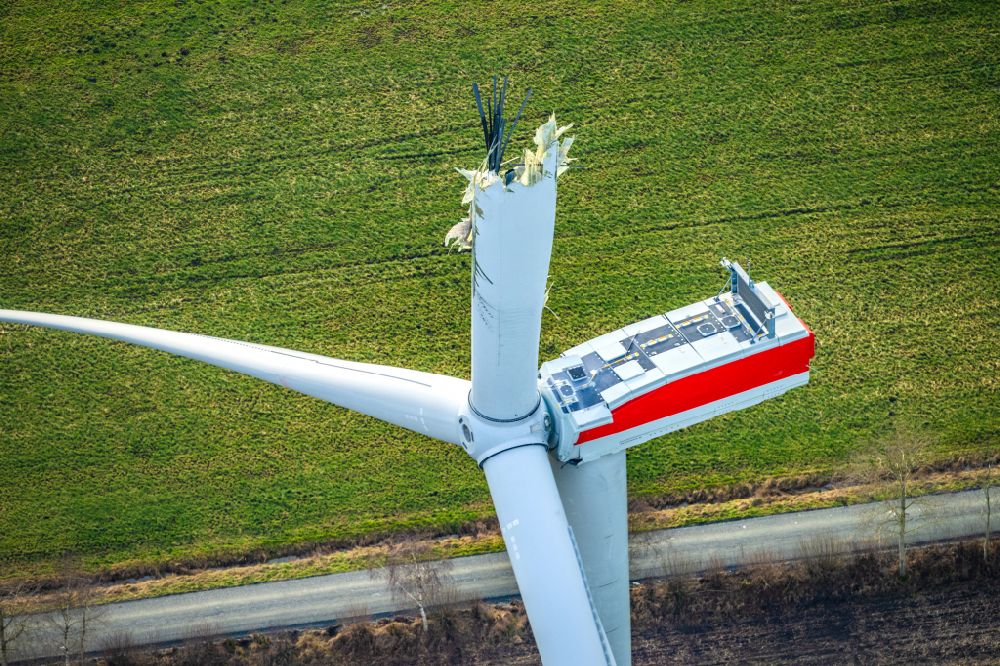 Aerial image Alfstedt - Damaged WEA wind turbine with a torn off rotor blade in Alfstedt in the state Lower Saxony, Germany