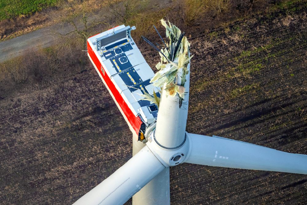 Alfstedt from above - Damaged WEA wind turbine with a torn off rotor blade in Alfstedt in the state Lower Saxony, Germany