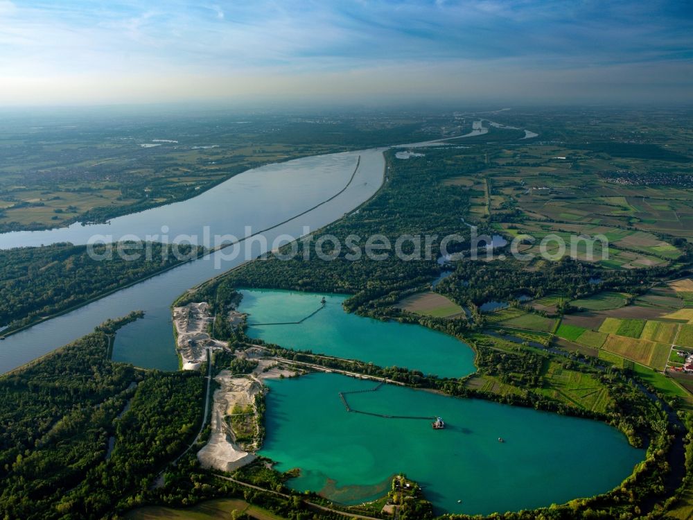 Aerial image Meißenheim - The excavated lakes on the Rhine riverbank in Meissenheim in the state of Baden-Wuerttemberg. The split quarry pond is located in the North of the town on the Eastside of the river which forms the border to France. The lakes are surrounded by the Old Rhine