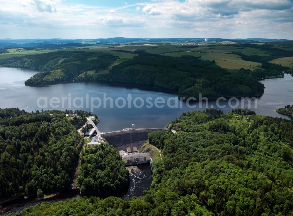 Aerial photograph Saalburg-Ebersdorf - The barrage fixe and artificial lake Bleilochstausee in Saalburg-Ebersdorf in the state of Thuringia. The lake is the largest barrier lake of Germany in is characterised by various peninsulas. The dam is located on the river Saale. Originally the area was used for lead mining. Today it is a beloved watersports and tourism site with ships and ferries going across the lake