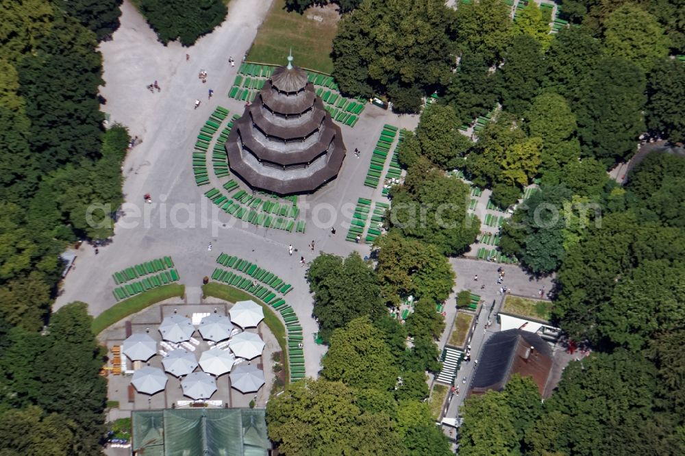 Aerial photograph München - The Chinese Tower beer garden in English Garden in Munich Schwabing in the state Bavaria. In high summer temperatures hardly any guests can be seen at the tables and benches in the sun. The restaurant is set for a celebration