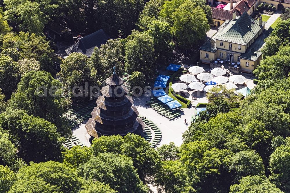 München from the bird's eye view: The Chinese Tower beer garden in English Garden in Munich Schwabing in the state Bavaria. In high summer temperatures hardly any guests can be seen at the tables and benches in the sun. The restaurant is set for a celebration