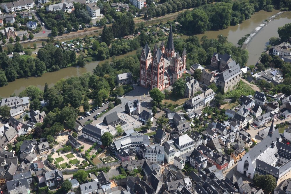 Limburg an der Lahn from the bird's eye view: The Limburg Cathedral on Cathedral Square on the banks of the Lahn in Limburg an der Lahn in Hesse