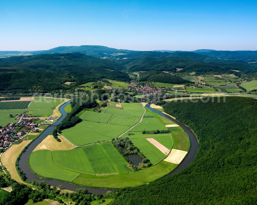 Lindewerra from the bird's eye view: The river Werra in the borough of Lindewerra in the state of Thuringia. The river runs in a horseshoebend through the landscape. Lindewerra is located on the Eastern shore of the river, the small town of Oberfrieden lies in the South